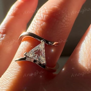 Triangle Diamond Ring – Unique Geometric Gold Engagement Ring – Modern Minimalist Promise or Anniversary Ring for Women