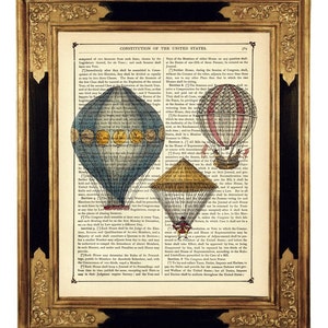 Peut inclure: Une illustration vintage de trois montgolfières sur fond de page de la Constitution des États-Unis. Les montgolfières sont de couleurs et de motifs variés, notamment bleu, rouge, blanc et jaune. Le texte de la page est partiellement visible, notamment les mots "Constitution des États-Unis".