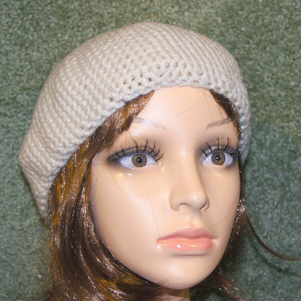 Really pretty crochet hat in Linen. Very soft and fun to wear