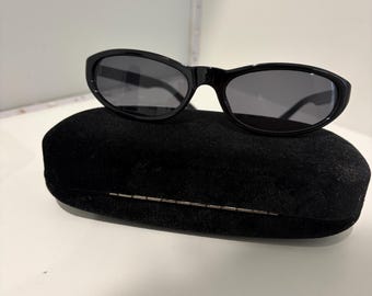 Y2K Black Oval Sunglasses – Retro 90s Minimalist Eyewear