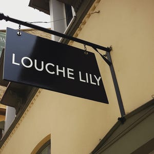 Custom Double-Sided Blade Sign | Outdoor Metal Storefront Sign | Personalized Hanging Shop Sign for Café, Boutique, Salon & Bakery