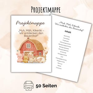 Op de afbeelding: Een projectmap getiteld Projektmappe Muh, Mäh, Kikeriki - Wir entdecken den Bauernhof met een aquarelillustratie van een rode schuur met een varken, kuiken, koe, schaap en kip. De tweede pagina bevat de inhoud, waaronder verhalen, spelletjes en liedjes, met een 50-pagina printericoon onderaan.