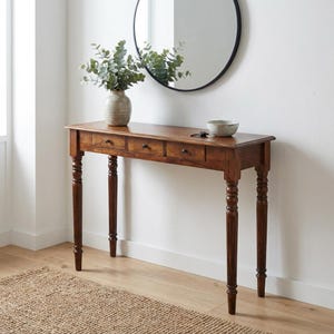 Consola de madera de mango hecha a mano: acabado castaño, perillas de latón