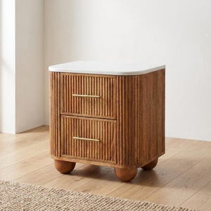 Massiver Nachttisch aus Mangoholz - Nachttisch mit goldenem Teak-Finish und Marmorplatte | EU Lager