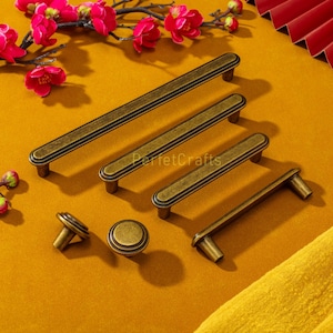 Antique Brass Drawer Pulls: Zinc Alloy Cabinet handles Knobs , Vintage Kitchen door Pulls