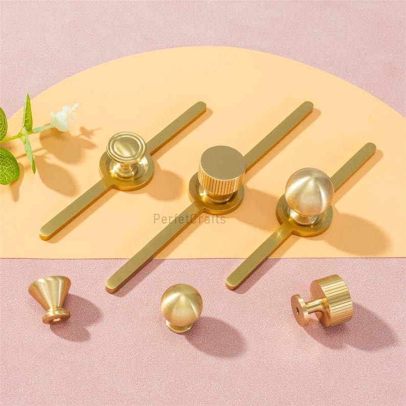 Pomos de latón macizo con placa posterior, pomo dorado para cómoda: tirador para armario, asa de cajón única imagen 1