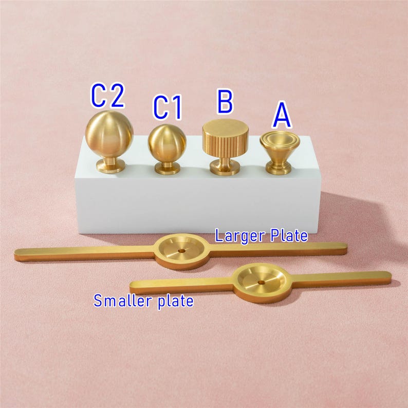 Puede incluir: Un letrero de madera r&uacute;stico con la frase "Welcome to our home" en un estilo manuscrito. El letrero presenta un acabado envejecido y un dise&ntilde;o sencillo y acogedor, perfecto para una entrada.