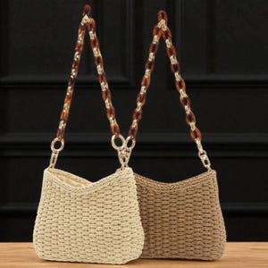 Retro Straw Shoulder Bag: Summer Beach Tote with Drawstring