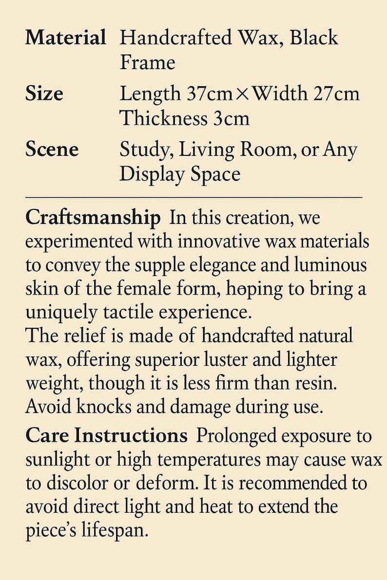 K&ouml;nnte beinhalten: Text auf cremefarbenem Hintergrund, der ein handgefertigtes Wachskunstwerk beschreibt. Die Abmessungen sind 37cm x 27cm x 3cm. Der Text erw&auml;hnt Material, Gr&ouml;&szlig;e und Szene, was darauf hindeutet, dass es f&uuml;r ein Arbeits- oder Wohnzimmer geeignet ist.