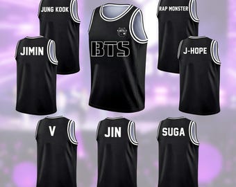 Benutzerdefinierte BTS Basketball Jersey für Teen Girl Frauen Männer, personalisiertes Kpop Tank Top Jersey, World Tour 2026 Konzert Jersey Shirt für Fans Geschenk