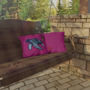 Sea Turtle Outdoor Pillow – UV & Water Resistant Patio Decor
