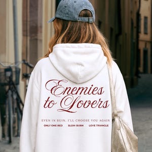 Sweat Enemies to Lovers Fabriqué en Europe Romantasy BookTok Pull Oversize Lecture Fantasy Cadeau Academia Cocooning pour Lecteurs et Fans