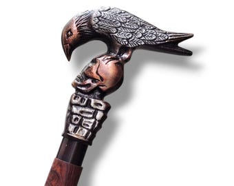 Bastone da passeggio steampunk con teschio di corvo gotico, bastone in legno intagliato a mano, regalo fantasy per cosplay vichingo