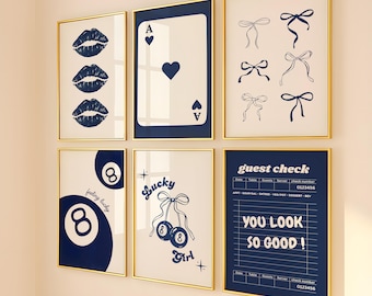 Marineblauwe muurkunst set van 6 | Digitale prints – 8-ball, gastencheque, kers, strik, speelkaart, kus | Retro afdrukbaar decor