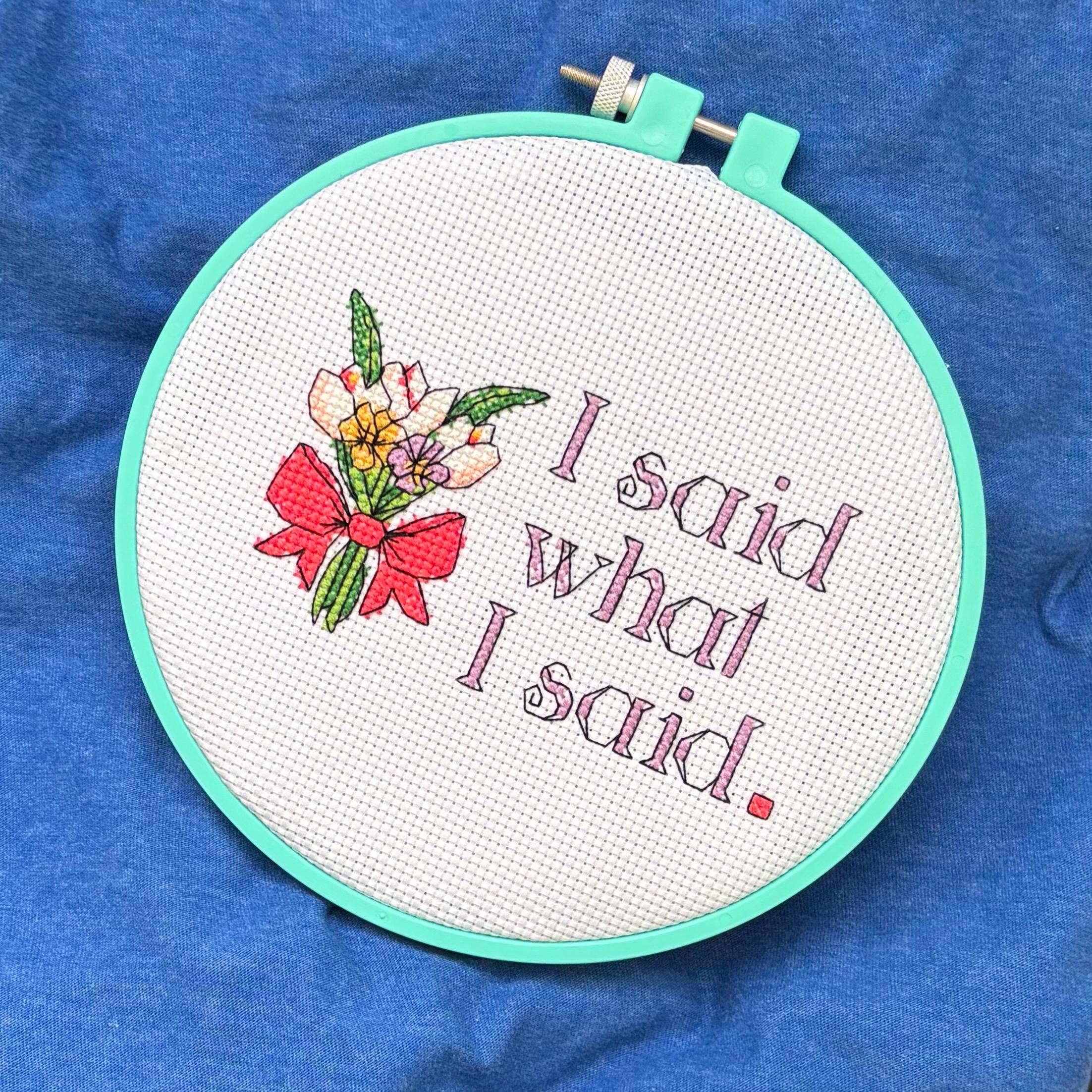 額入りクロスステッチアート - スナーキーフローラル刺繍枠（6インチ