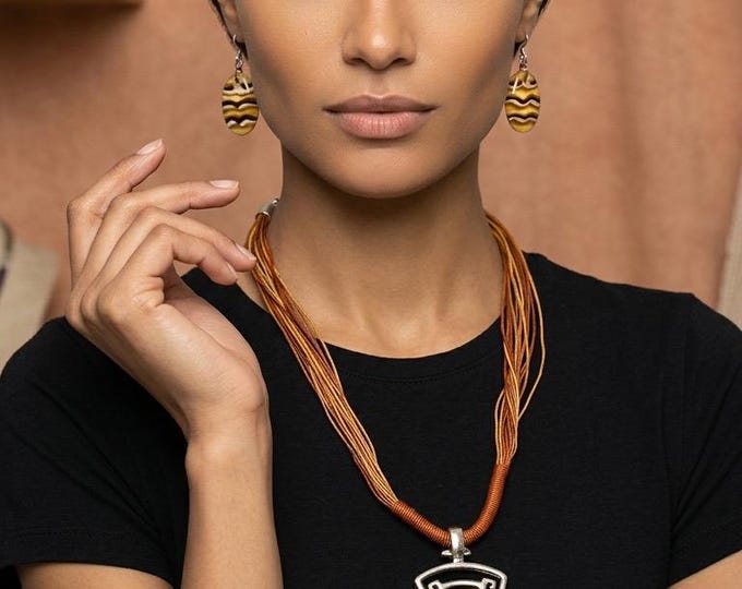 R Jewelry Artistic Tribal-Style Necklace w/matching Yousi Brand Earrings.