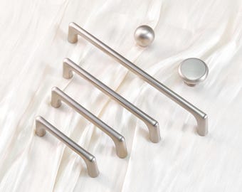 Bouton boule Poignées simples Poignées de tiroir Boutons de commode pour placard Boutons d'armoires de cuisine Quincaillerie Bouton de poignée de garde-robe moderne en nickel brossé