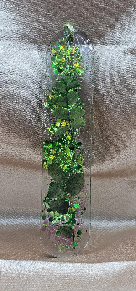 Botanical Resin Bookmark | Green Leaf Keyring or Bookmark with Foliage Decal | Cottagecore Reading Accessory | Book Lover Gift