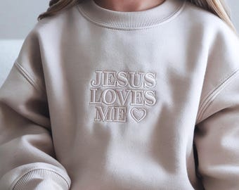 Bluza dziecięca z haftowanym napisem „Jezus mnie kocha” – Odzież chrześcijańska