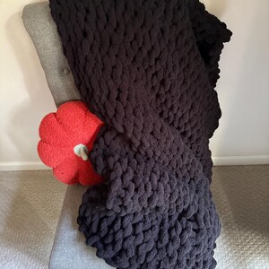 Gezellige grof gebreide deken gemaakt van chenillegaren! Lees de beschrijving!