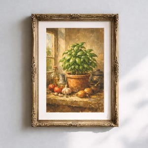 Op de afbeelding: Een ingelijst olieverfschilderij met een basilicumplant in een pot op een vensterbank, samen met tomaten, knoflook, uien, een glazen fles olie en een kleine vijzel met stamper. Het kunstwerk zit in een sierlijke, goudkleurige lijst.