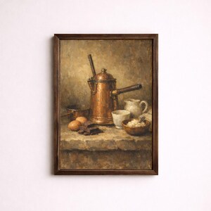 Può includere: Dipinto con cornice di natura morta con una caffettiera in rame, uova, cioccolato, una piccola brocca bianca, una tazza e una ciotola di farina d'avena. Il dipinto ha un'estetica calda e vintage con una cornice in legno marrone.