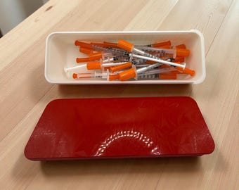 Syringe  storage case  holder– holds up preloaded syringes and insulin pens