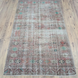 Alfombra de lana vintage, diseño tribal Oushak en rojo y marrón, 1,13 x 1,95 m.