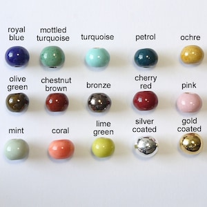 Perles rondes en céramique grecque 10 x 13 mm