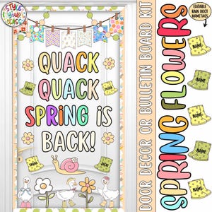 Puede incluir: Un kit de decoración de puerta con temática primaveral. El diseño presenta el texto "Quack Quack Spring is Back!" en letras grandes y divertidas. Incluye elementos decorativos como flores, patos, botas de lluvia y etiquetas de nombre editables.