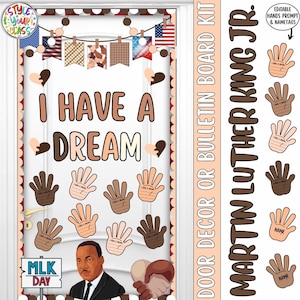 以下が含まれることがあります： 「I HAVE A DREAM」と「MARTIN LUTHER KING JR.」の文字が入ったドアデコレーションキット。手形、ハート、アメリカ国旗のバナーが含まれています。「MLK DAY」の文字も表示されています。