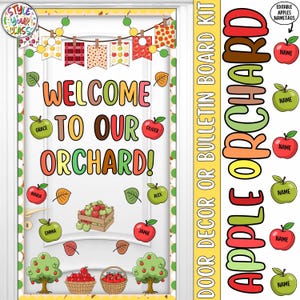 Puede incluir: Un kit de decoración para puertas de aula con el texto Welcome to our orchard en letras coloridas. El diseño incluye banderines colgantes, manzanos, cestas de manzanas y etiquetas con forma de manzana para escribir nombres.