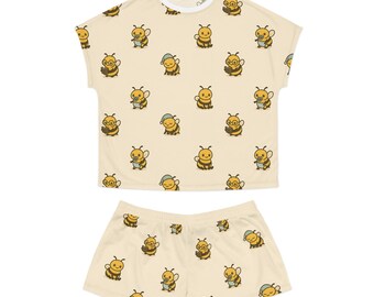 Cute Pajama Set, Bee-Themed Women's Short Pajama Set, Cute Sleepwear, Summer Nights, Bee Gift, Cozy Loungewear, Fun Pajamas for Her