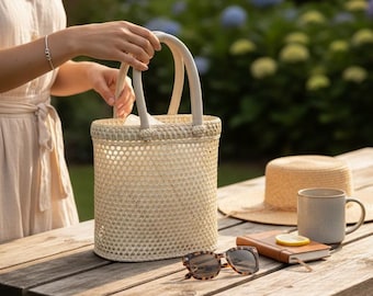 Sac fourre-tout en rotin tressé à la main, rotin naturel clair, poignées souples et doublure à cordon de serrage