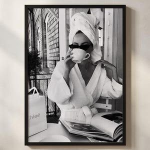 Altes Geld Mädchen Poster | Moderner reichhaltiger Lebensstil Digital Art | Trendiger ästhetischer Modedruck | Italienischer Sommer Vibe