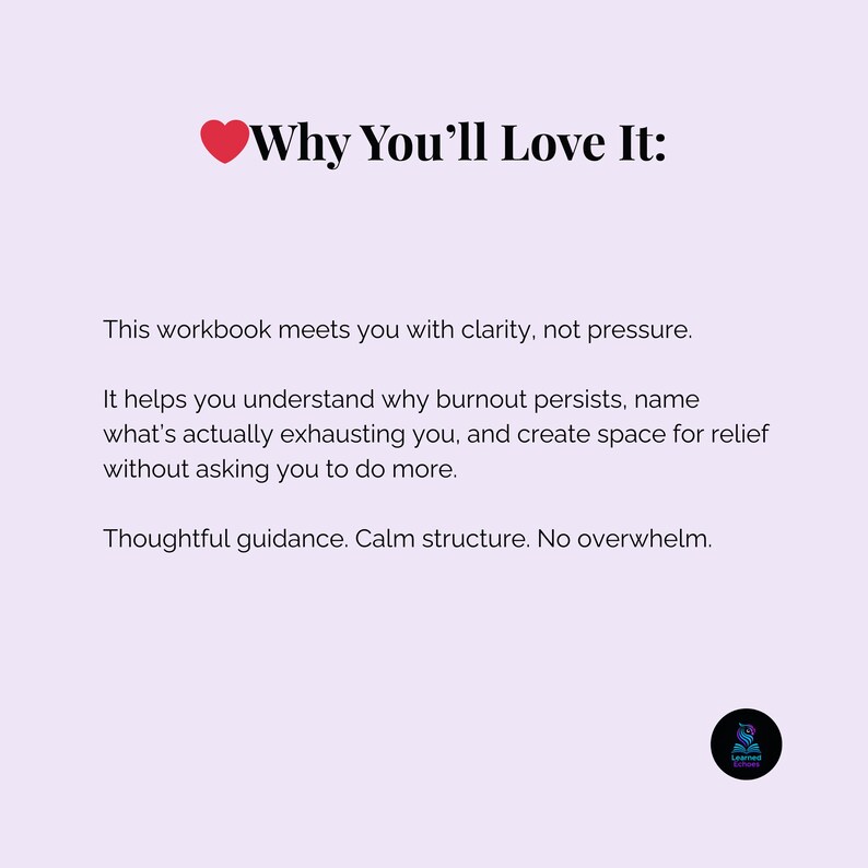 K&ouml;nnte beinhalten: Hellvioletter Hintergrund mit dem Text "Why You'll Love It:" und einem roten Herzsymbol. Der Text beschreibt ein Arbeitsbuch, das Klarheit bietet, hilft, Burnout zu verstehen und Erleichterung verschafft. Unten rechts befindet sich ein kreisf&ouml;rmiges Logo.