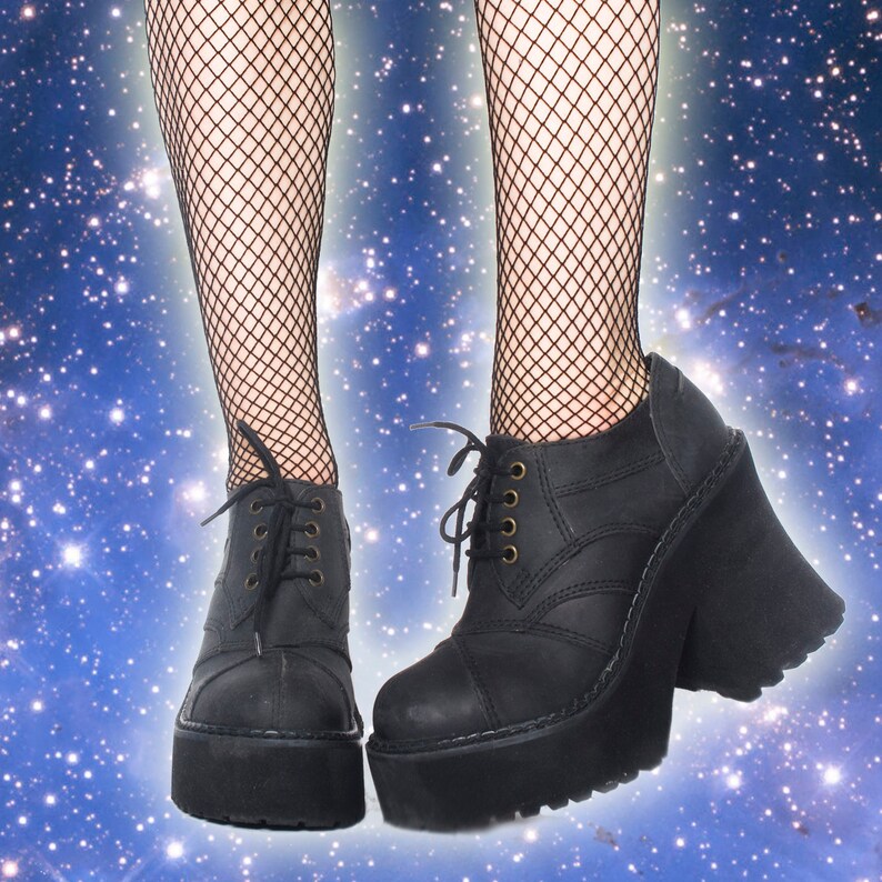 90s Black Hiking Lug Sole Patchwork Platform Treaded Hiking Grunge Bratz Style Leather Boots