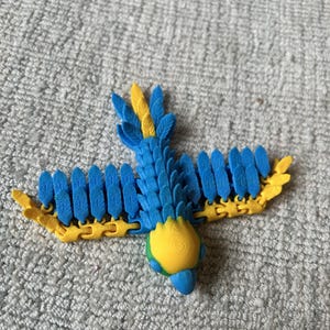 Articulated Parrot Fidget Toy – Poseable Bird Desk Animal