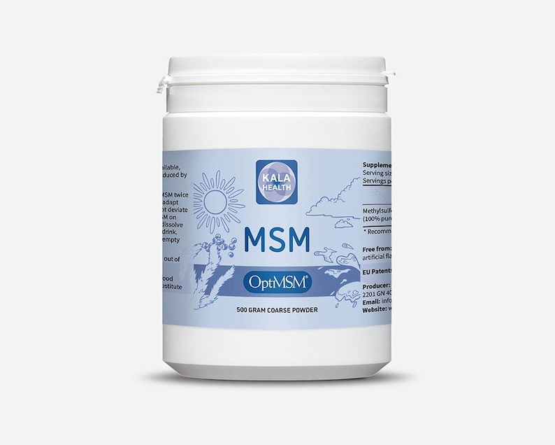 Puede incluir: Un envase de pl&aacute;stico blanco de polvo grueso OptiMSM, un suplemento diet&eacute;tico. La etiqueta presenta el texto "MSM" en letras azules grandes, junto con la marca "Kala Health" y el peso del producto de 500 gramos.