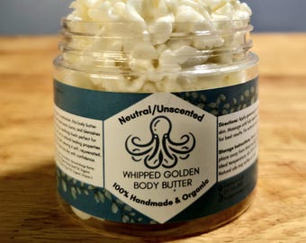 Manteca corporal dorada batida orgánica: una mezcla de manteca de cacao, mango y aceite de coco.