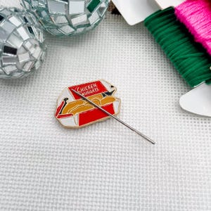 Chicken Nugget Red Magnetic Needleminder, Needle Minders, Needleminders, Needlepoint, Ponto Cruz, Acessórios de Bordado, Needle Keeper