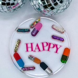 Pille Harz Acryl Untersetzer HAPPY, Bar Dekor, stilvolles Getränk Geschenk, einzigartig handgemacht, bunt, Glitzer Pillen, Y2K, Wohnaccessoires, Dekoration