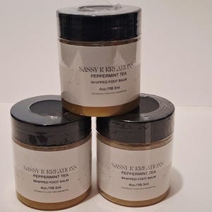 Balsamo per i piedi montato al tè alla menta piperita