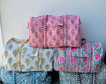 Handgemaakte plunjezak met blokprint, gewatteerde katoenen reistas, Indiase weekendtas met bloemen, milieuvriendelijke sporttas voor overnachting
