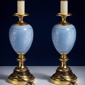 Lampes urnes vintage bleu ciel en chinois - Paire de bases en laiton régence Hollywood