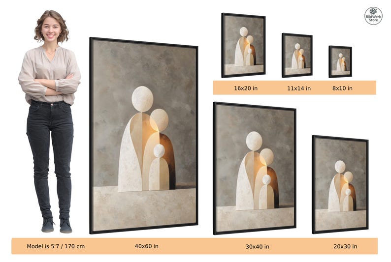 Op de afbeelding: Abstracte gezinskunstprint in zwarte lijsten, verkrijgbaar in diverse formaten. Het kunstwerk toont een minimalistisch ontwerp met beige, cr&egrave;me en bruine vormen. Maten: 101x152 cm, 76x101 cm, 50x76 cm, 40x50 cm, 28x35 cm en 20x25 cm.