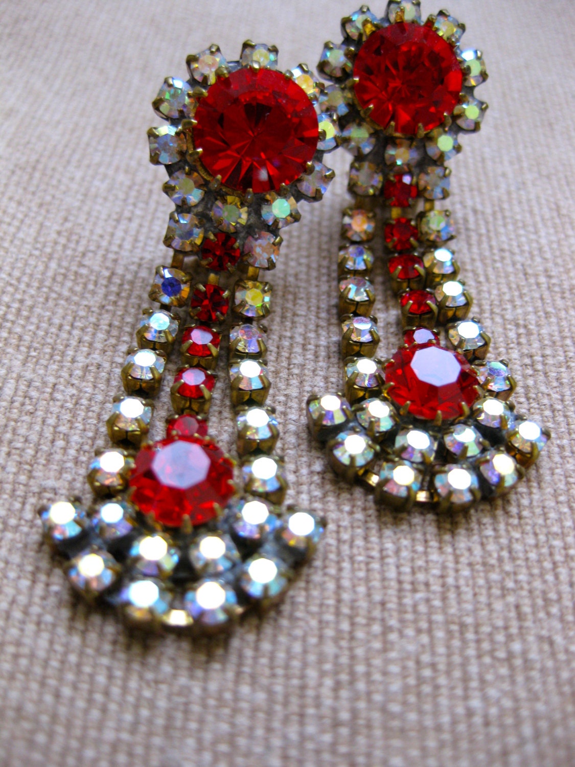 ■VINTAGE HOLLYWOOD■ Color Clip Earrings VH239OEA006B Vintage Curved Earrings. Costume Jewelry. Clip-on Earrings