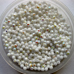 Perline sfaccettate in vetro cristallo ceco da 3 mm, bianco gesso con finitura lucida speciale, gioielli per modista, venduti per 100 perline