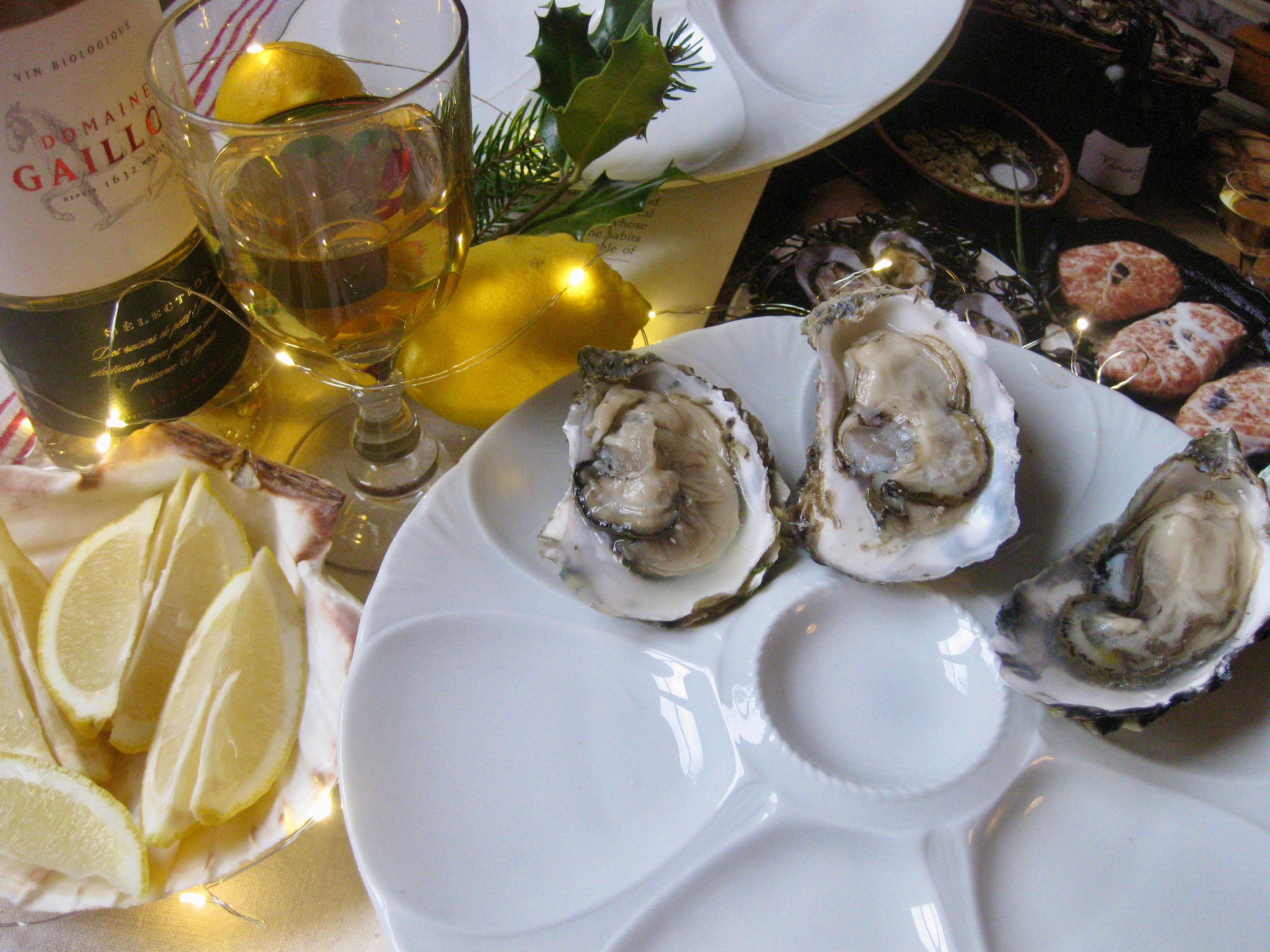 Fabuleux Français Vintage Limoges Haute Qualité White Porcelain Oyster Plate Six Well Huitre avec Ci