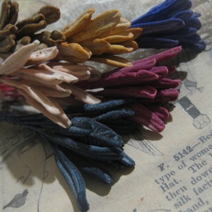 Fleur Stamens Lily Tulip Pistils vintage Rare Français Silk Flowers Antique Paris Millinery Jewellery Floristry Table Decorations 12Pcs
